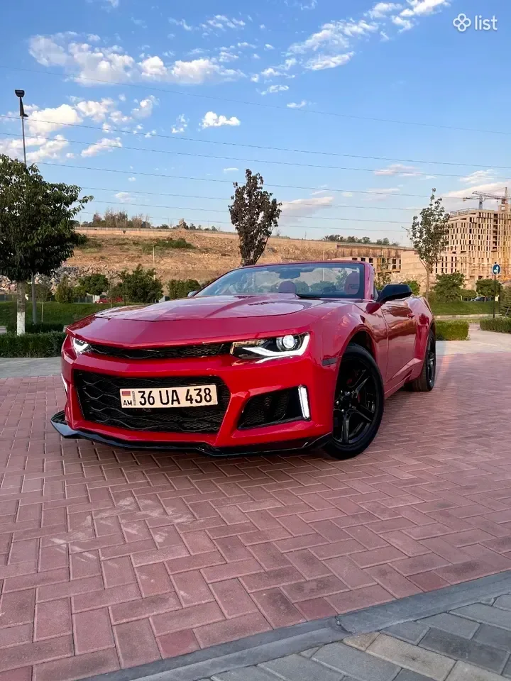 Красный Chevrolet Camaro в Ереване